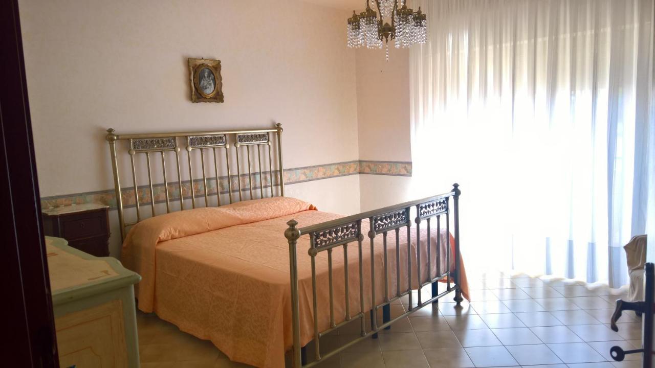Suite Fronte Spiaggia - 50M Dalla Spiaggia Trapani Bagian luar foto