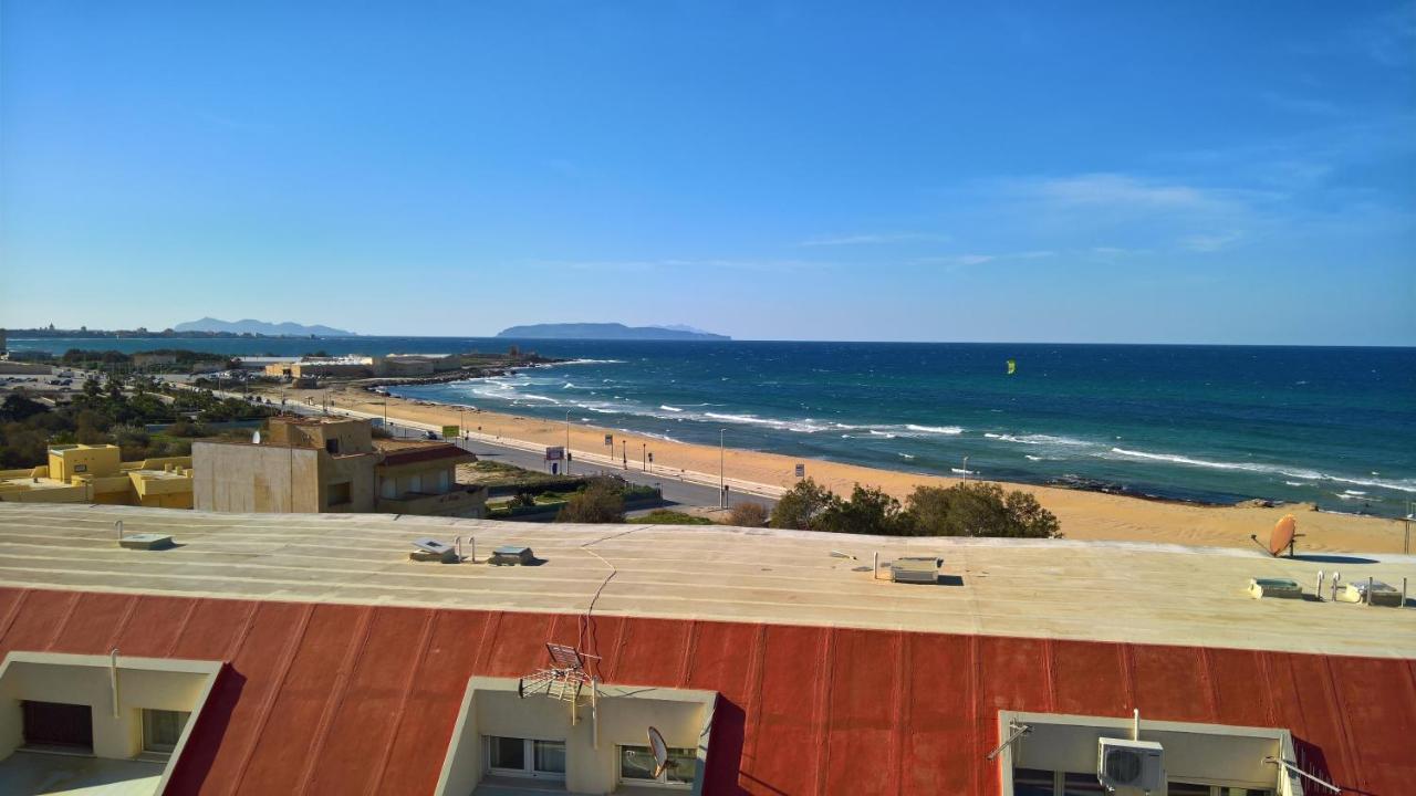 Suite Fronte Spiaggia - 50M Dalla Spiaggia Trapani Bagian luar foto