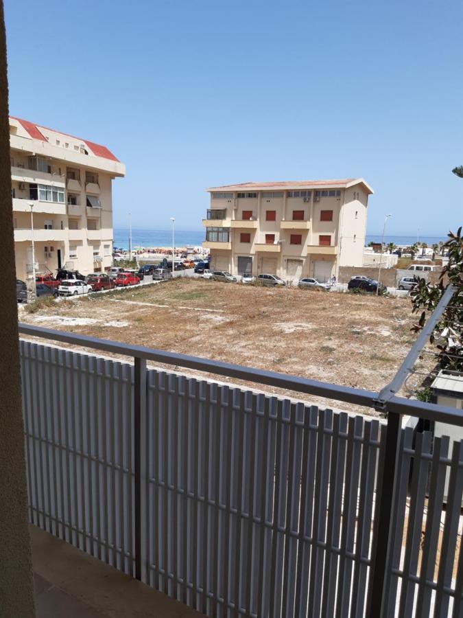 Suite Fronte Spiaggia - 50M Dalla Spiaggia Trapani Bagian luar foto