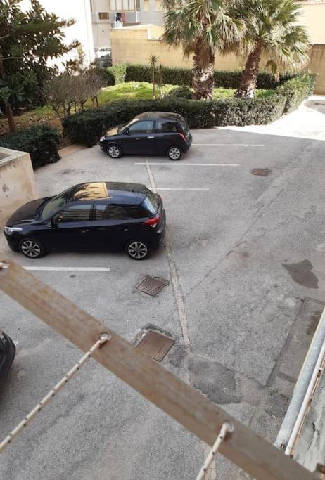 Suite Fronte Spiaggia - 50M Dalla Spiaggia Trapani Bagian luar foto